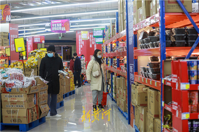 沉浸購物新體驗 濟南老商圈引進網(wǎng)紅品牌折扣倉，日用品也能靠互聯(lián)網(wǎng)走出轉(zhuǎn)型通路